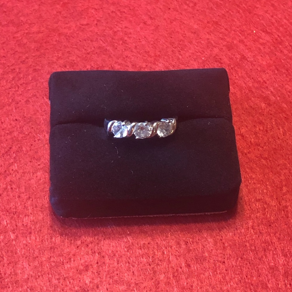 Kohl’s Silver Ring with Cubic Zirconia Stones